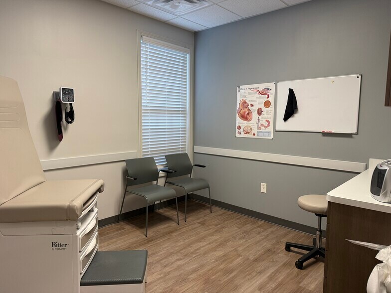 More Photos Of 290 Heritage Walk, Woodstock Medical For Lease