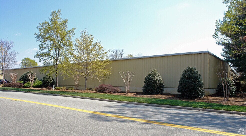 Primary Photo Of 521 Research Rd, Richmond Light Manufacturing For Sale