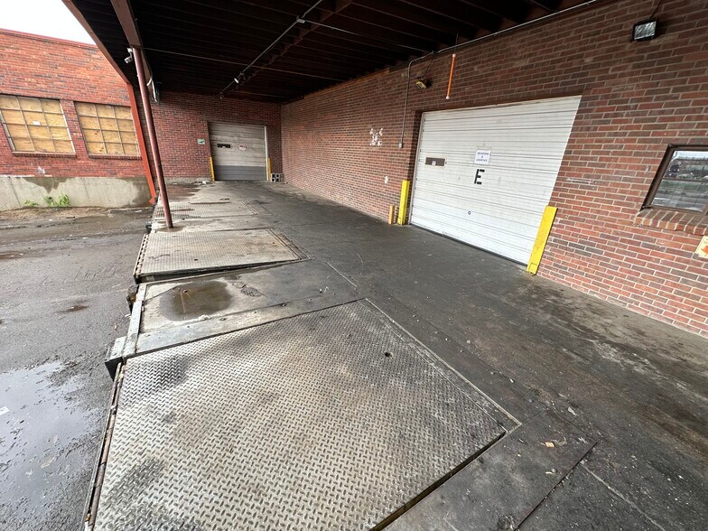 More Photos Of 4959 Colorado Blvd, Denver Warehouse For Lease