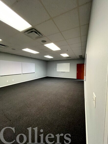 More Photos Of 600 N Steelhead Way, Boise Showroom For Sale