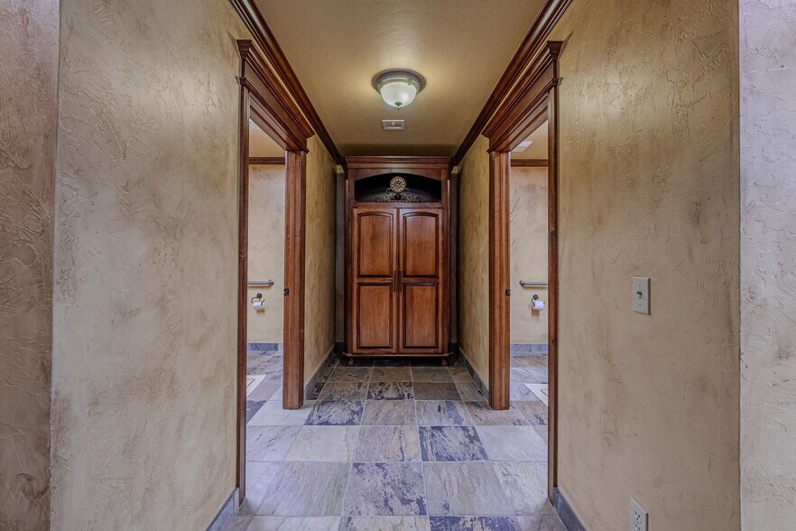 More Photos Of 1530 SW 89th St, Oklahoma City Office For Sale
