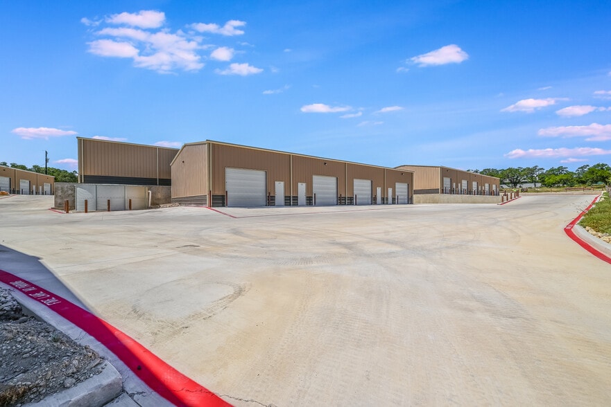 More Photos Of 38 Rust Ln, Boerne Warehouse For Lease