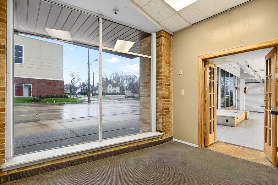 More Photos Of 4127-4141 Mayfield Rd, South Euclid Office For Sale