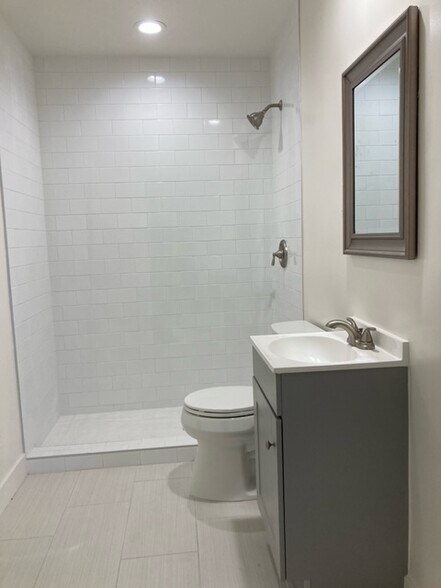 More Photos Of 16909-16911 S Broadway St, Carson Manufacturing For Sale