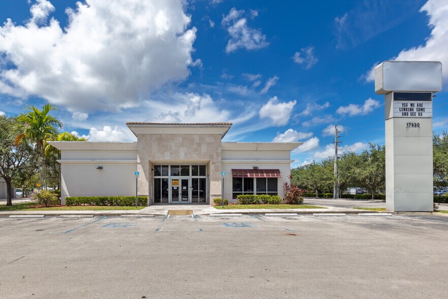 More Photos Of 17930 NW 57th Ave, Hialeah Bank For Lease