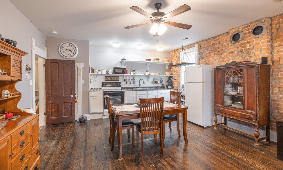 More Photos Of 305 S Alvarado Ave, Belle General Retail For Sale