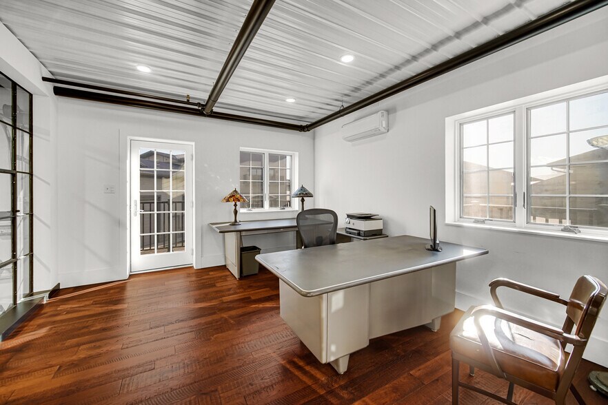 More Photos Of 2244 Ferry Rd, Naperville Flex For Sale