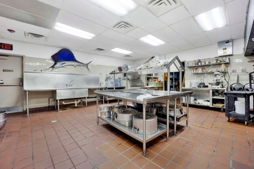 More Photos Of 890 E US Highway 45, Mundelein Freestanding For Sale