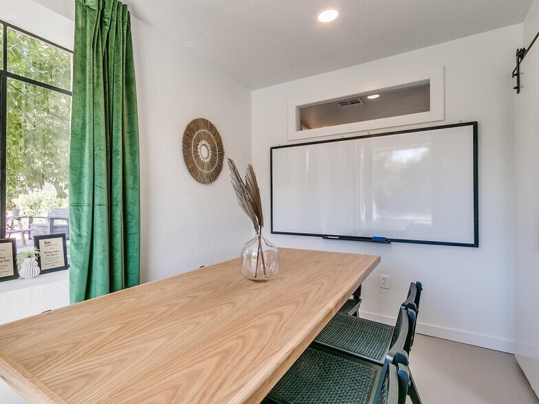 More Photos Of 527 E Main St, Norman Storefront For Lease