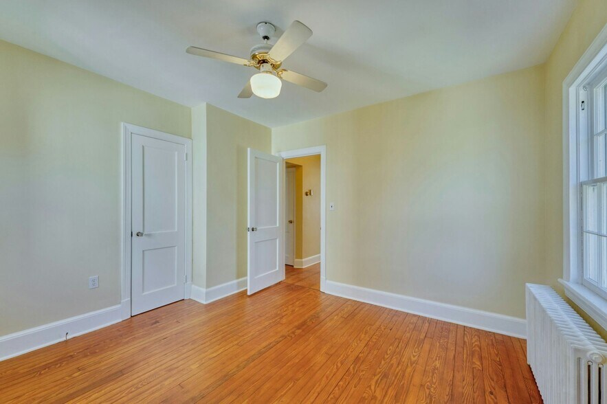 More Photos Of 121 N Hatcher Ave, Purcellville Office For Sale