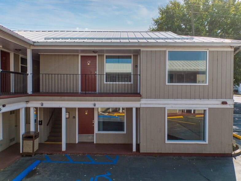 More Photos Of 615 S Main St, Colfax Hotel For Sale