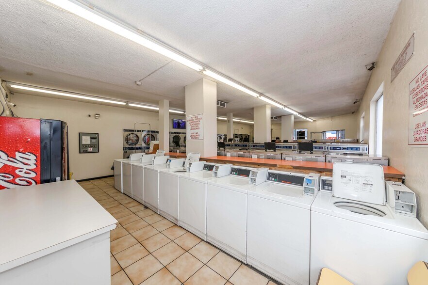 More Photos Of 1170 Wilmington Blvd, Wilmington Freestanding For Sale