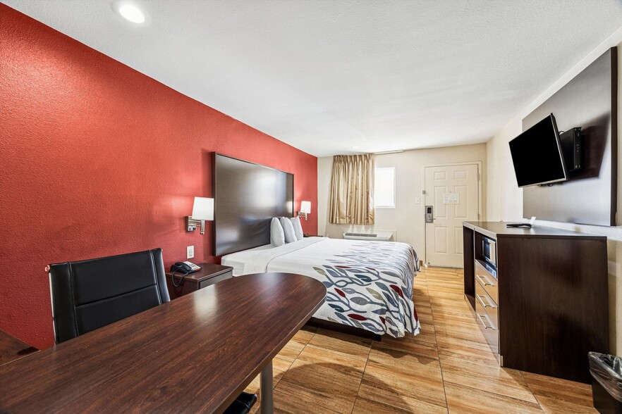 More Photos Of 20543 Interstate 45, Spring Hotel For Sale