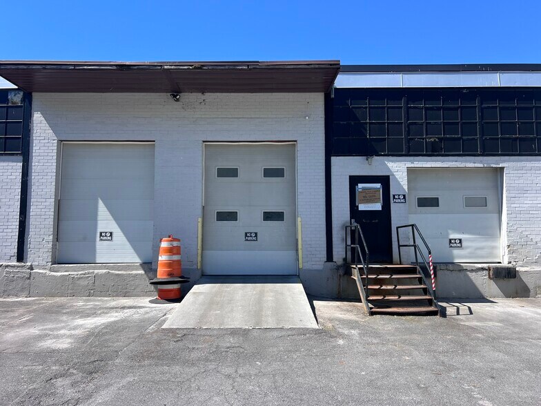More Photos Of 102 Fairview Park Dr, Elmsford Warehouse For Lease