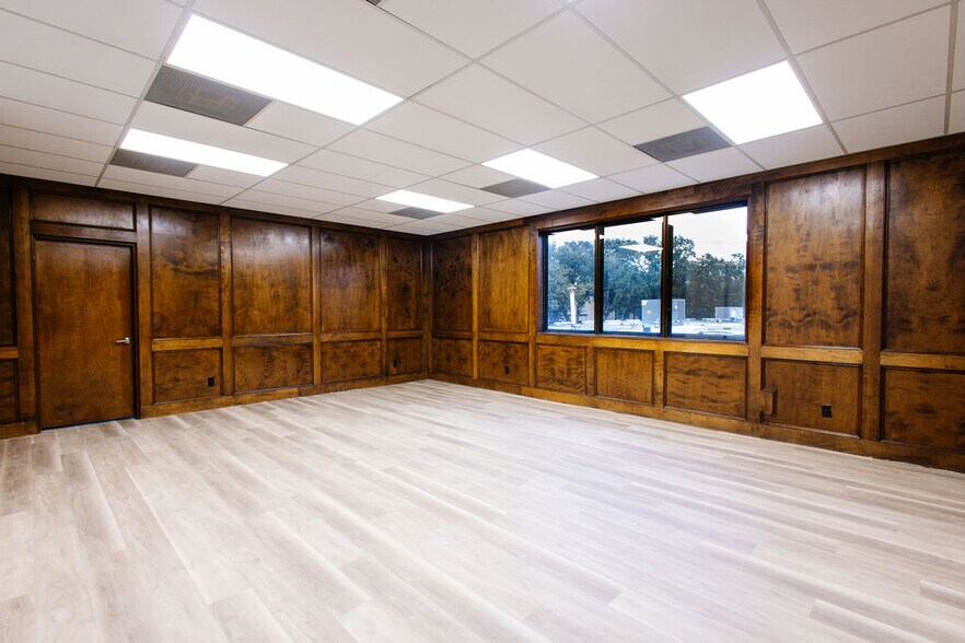 More Photos Of 8225 Westglen Dr, Houston Office For Sale