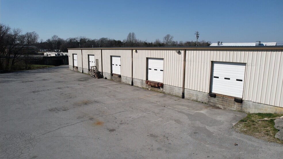 More Photos Of 102-104 Southside Park Dr, Lebanon Distribution For Lease