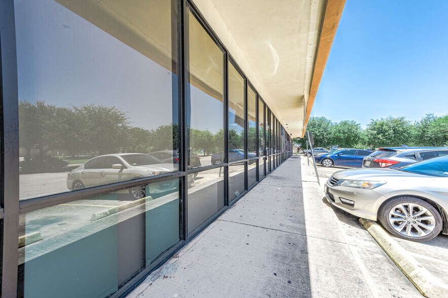 More Photos Of 8530 S Braeswood Blvd, Houston Freestanding For Lease