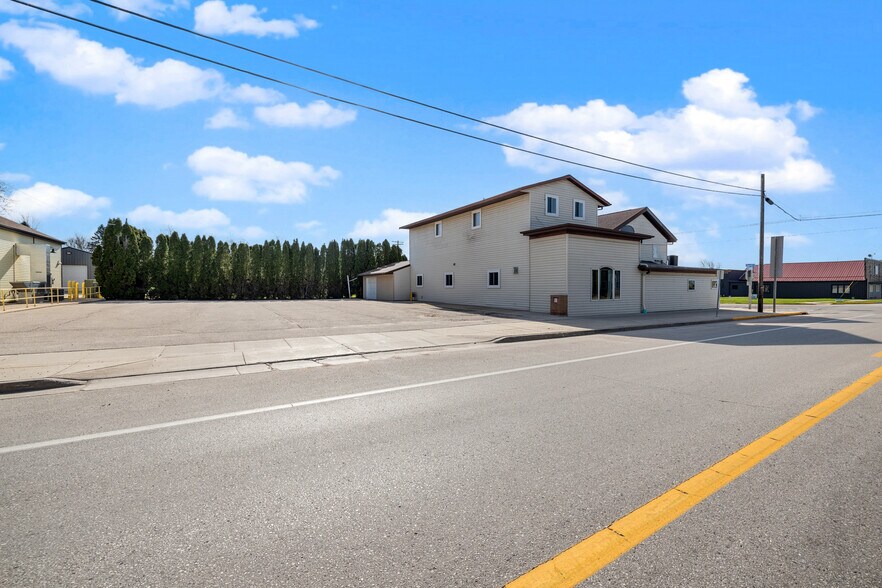 More Photos Of 504 Milwaukee St, Lomira Flex For Sale