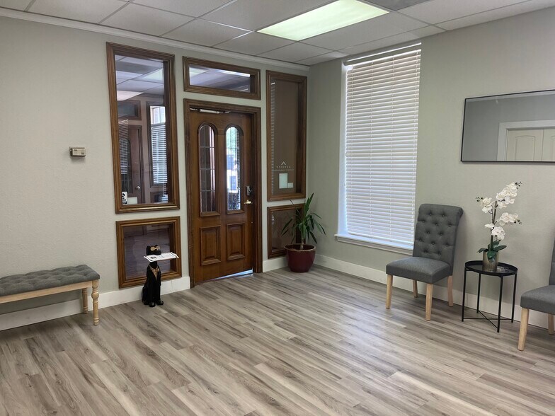 More Photos Of 278 S Pioneer Dr, Abilene Office For Sale