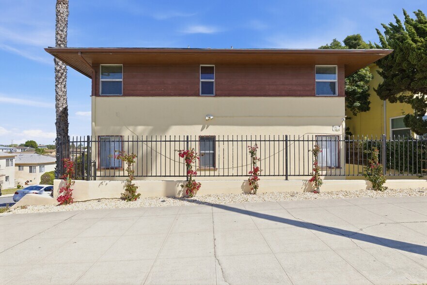 More Photos Of 4462 W 59th St, Los Angeles Apartments For Sale