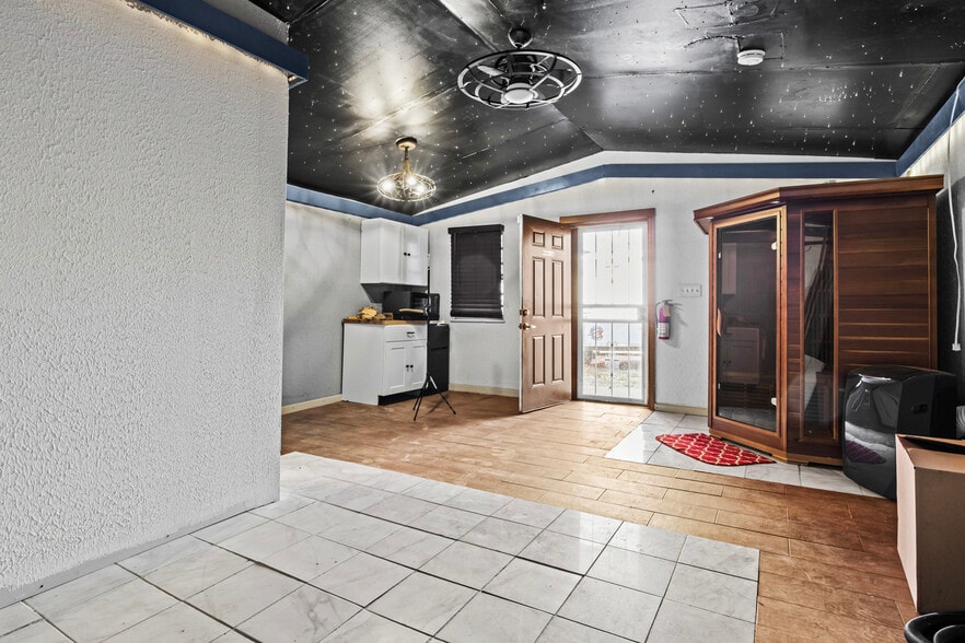 More Photos Of 1415-1419 Leestown Rd, Lexington General Retail For Sale