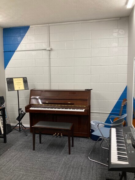 More Photos Of 336 S Walnut St, Bloomington Freestanding For Sale