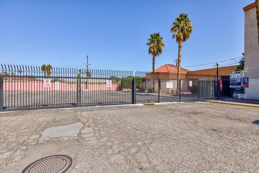 More Photos Of 872 E Sahara Ave, Las Vegas Medical For Lease
