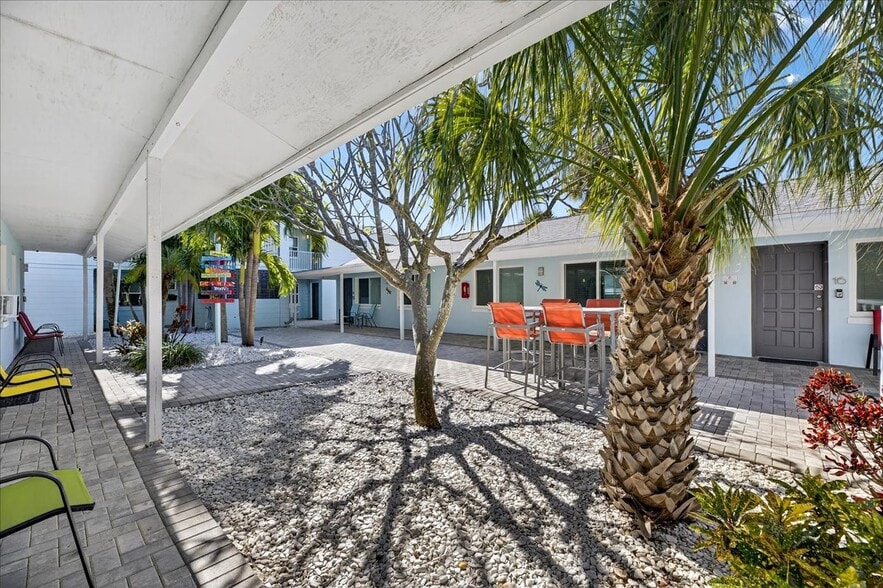 More Photos Of 520 73rd Ave, Saint Petersburg Hotel For Sale