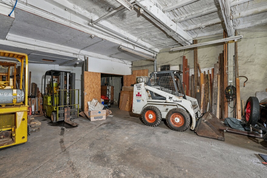 More Photos Of 45 Old Flat River, Coventry Manufacturing For Sale