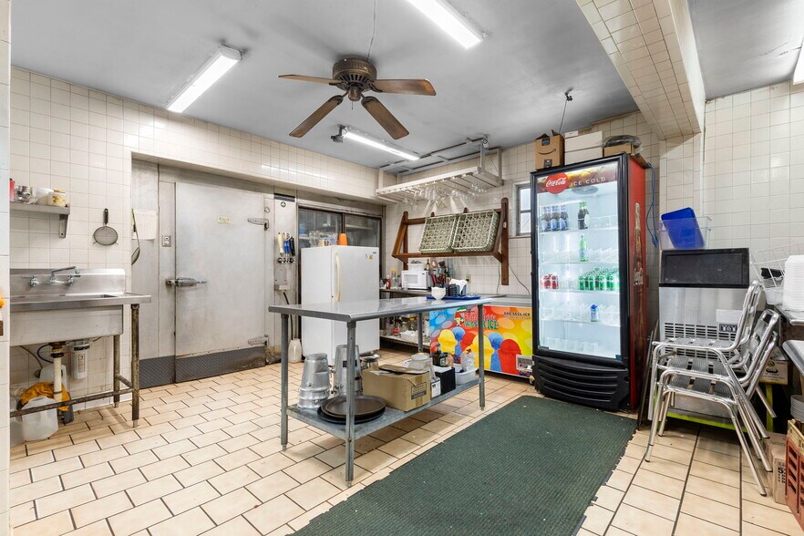 More Photos Of 4630 US Highway 17, De Leon Springs Restaurant For Sale