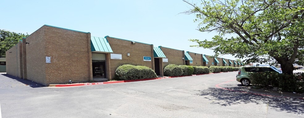 Primary Photo Of 10024-10052 Monroe Dr, Dallas Showroom For Lease