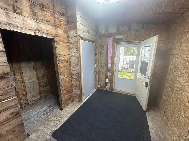 More Photos Of 19283 US Highway 41 W, Champion Light Manufacturing For Sale