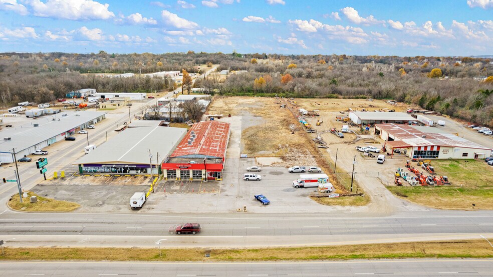 More Photos Of 1107-1111 W Shawnee St, Muskogee Auto Repair For Sale
