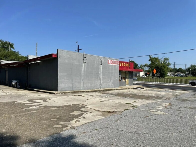 More Photos Of 1917 Cervantes St, Pensacola Freestanding For Lease