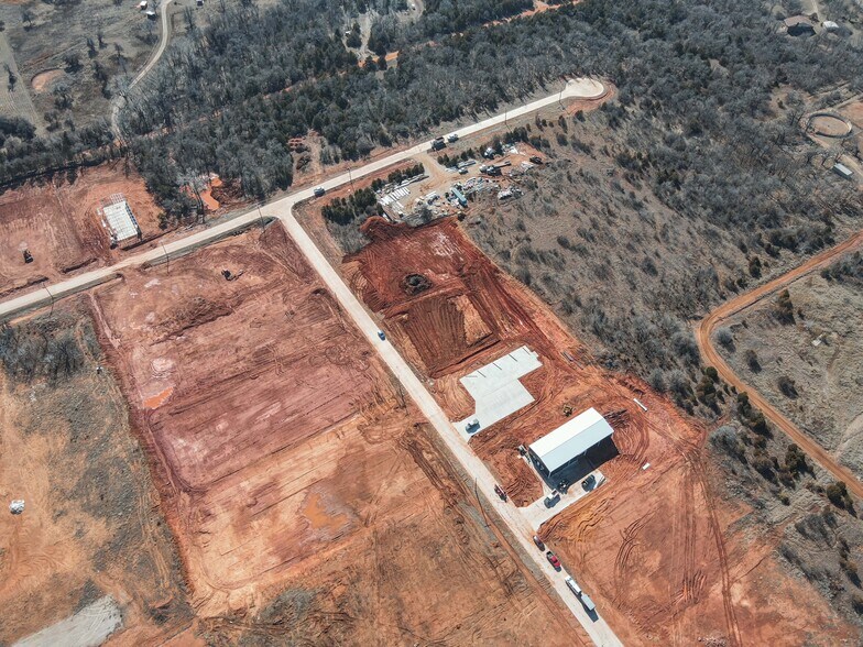 More Photos Of 451 Koloa Ave, Edmond Manufacturing For Sale