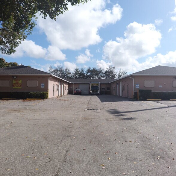 More Photos Of 5280 10th Ave N, Greenacres Warehouse For Sale