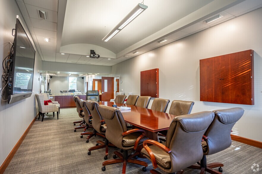 More Photos Of 500 Maplelawn Dr, Plano Office For Sale