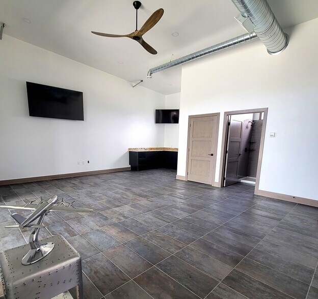 More Photos Of 2975 Heartland Dr, Grand Forks Flex For Lease