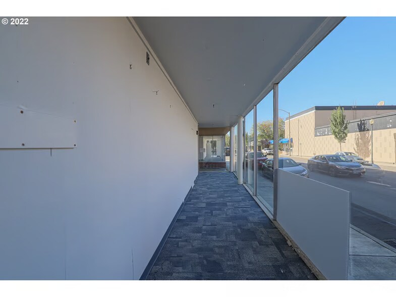 More Photos Of 181 Anderson Ave, Coos Bay Department Store For Sale