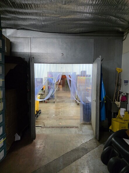 More Photos Of 534 Stanford, Los Angeles Warehouse For Sale