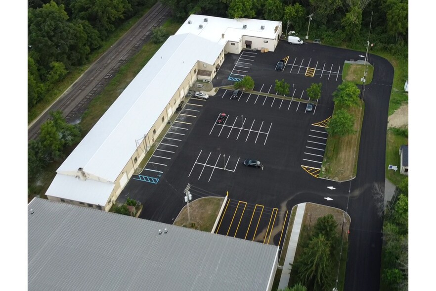 More Photos Of 300 W Stiger St, Hackettstown Distribution For Lease