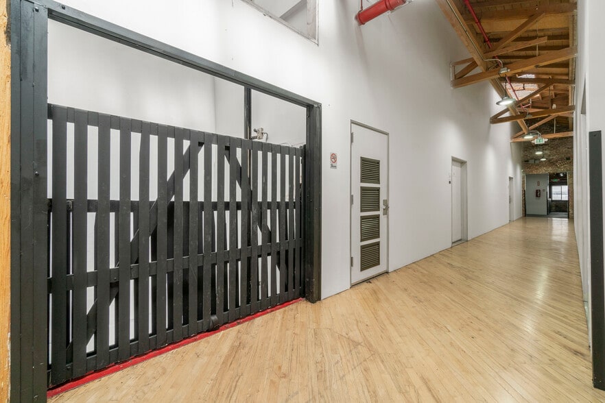 More Photos Of 941 E 2nd St, Los Angeles Industrial For Lease