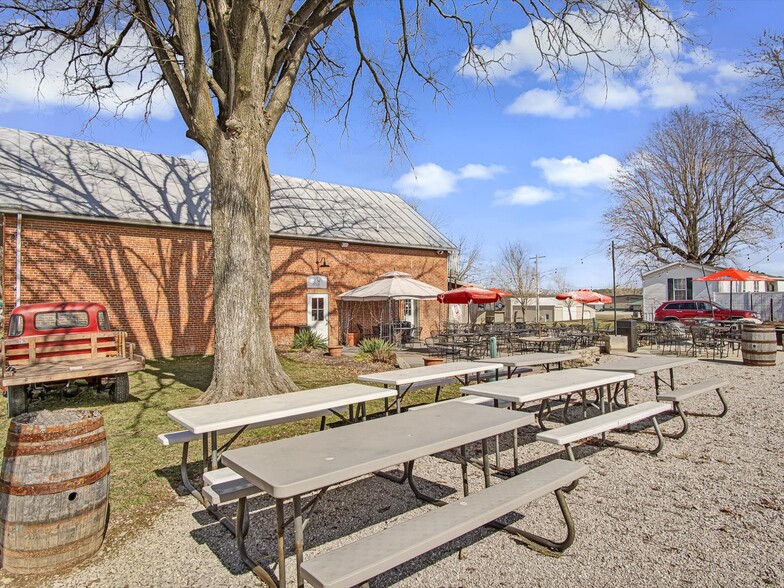 More Photos Of 214 Main St, Ruma Restaurant For Sale