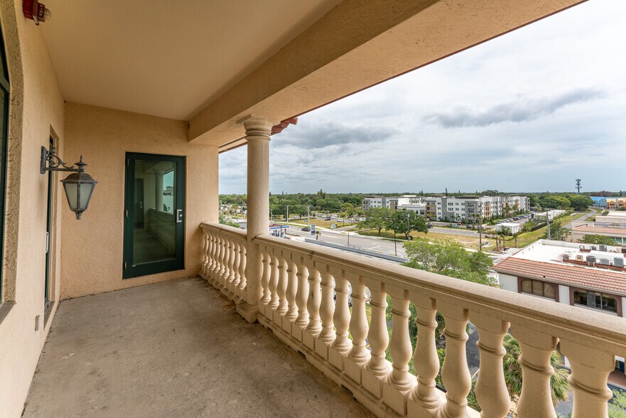 More Photos Of 1 S School Ave, Sarasota Medical For Lease