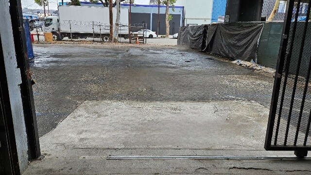 More Photos Of 1100 E 16th St, Los Angeles Warehouse For Lease