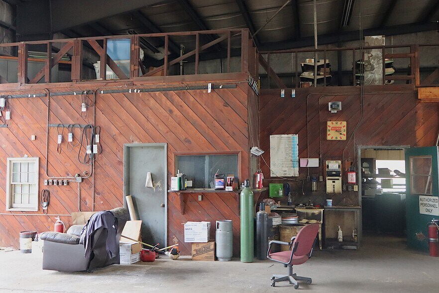 More Photos Of 1530 Parker Ln, Enterprise Warehouse For Lease