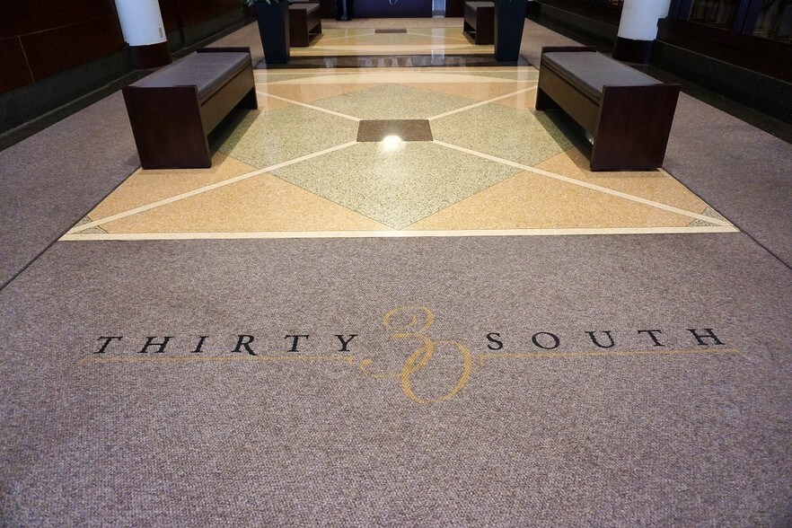 More Photos Of 30 S Meridian St, Indianapolis Office For Lease