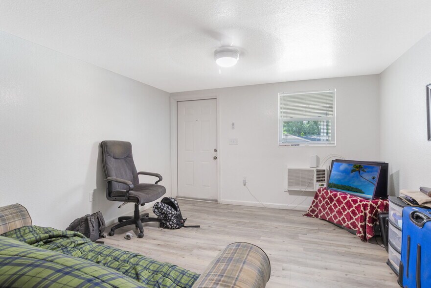 More Photos Of 300 N Dixie Ave, Fruitland Park Self Storage For Sale