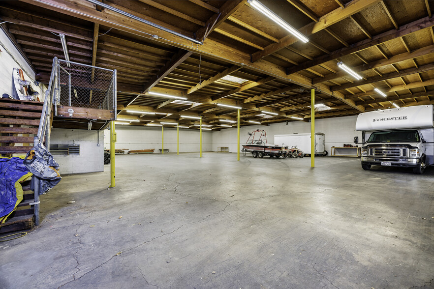 More Photos Of 1550 E Burnett St, Signal Hill Unknown For Lease