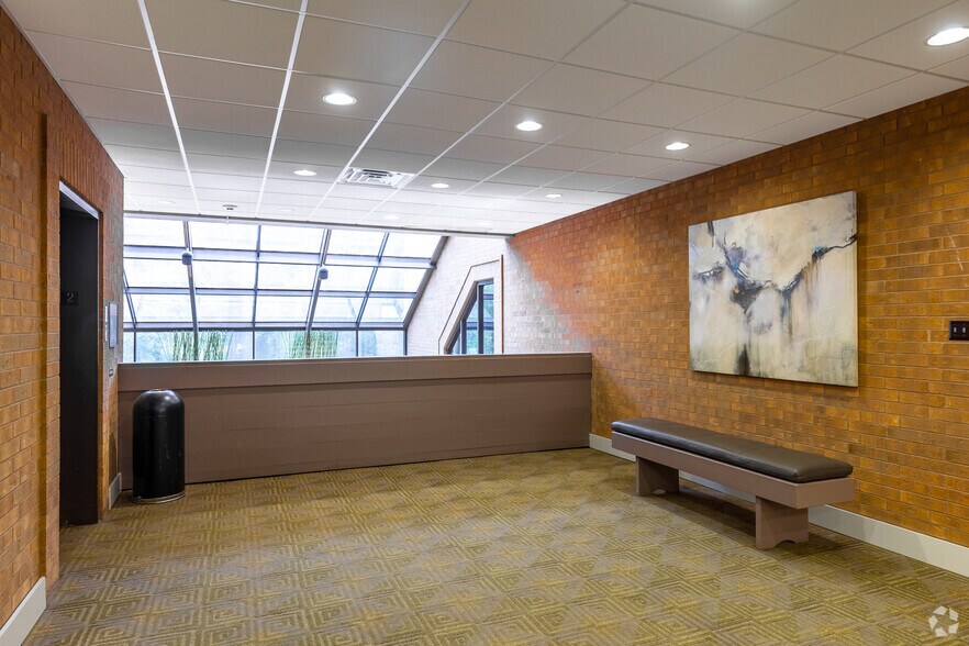 More Photos Of 8330-8350 Meadow Rd, Dallas Office For Sale